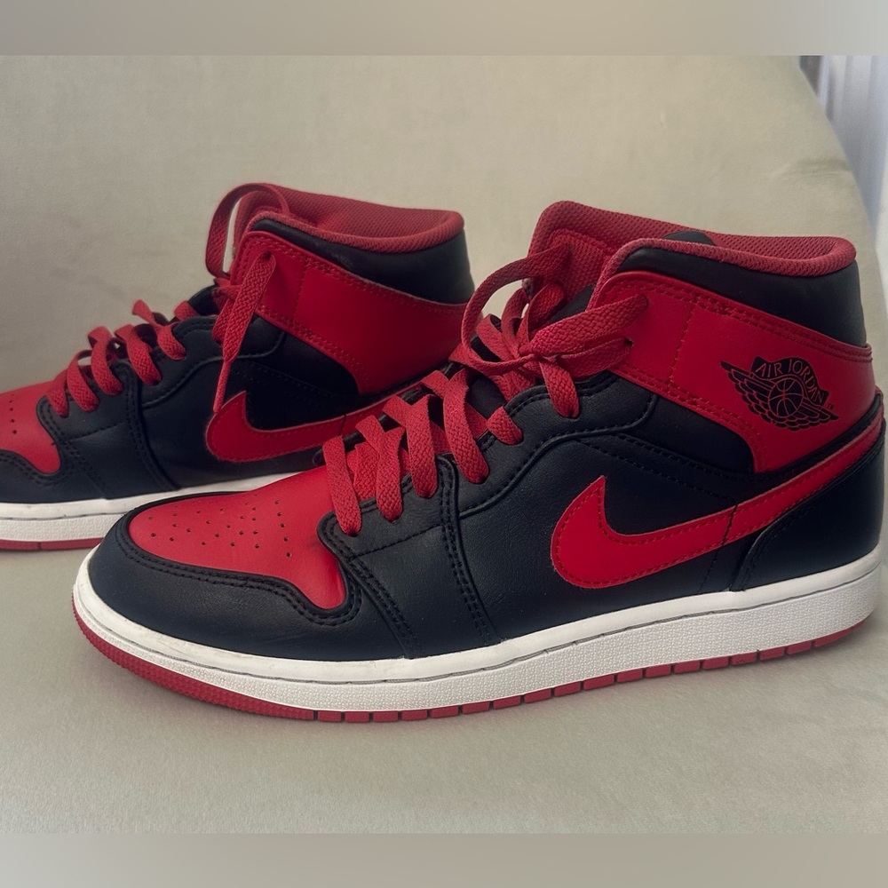 Jordan GSB AJ 1 MID-BK/RD/WH -
